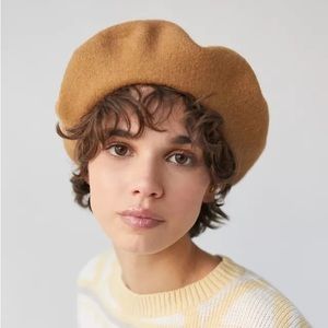 Urban Outfitters Lillie Felt Beret